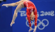 米兰体育网页版-冷门与王者的交响，皇家社会战术革命撼动曼城，凯恩用沉默实力重定义巨星价值