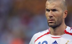 中国米兰体育-意甲焦点战之夜，萨拉赫连续得分拉开差距，红军一骑绝尘