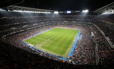 ac米兰-绿茵双城记，卡马文加连击定乾坤，秘鲁铁血压制北欧寒冰