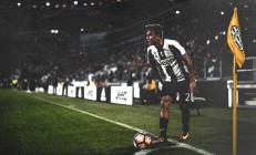 中国米兰体育-绝杀之夜，易建联魔术一投，点燃的不只是赛场