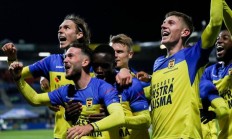 ac米兰下载-包含里尔客场战胜梅斯，保持不败纪录的词条