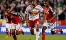 米兰体育app入口-包含瑞士队在客场大获全胜，晋级形势看好的词条