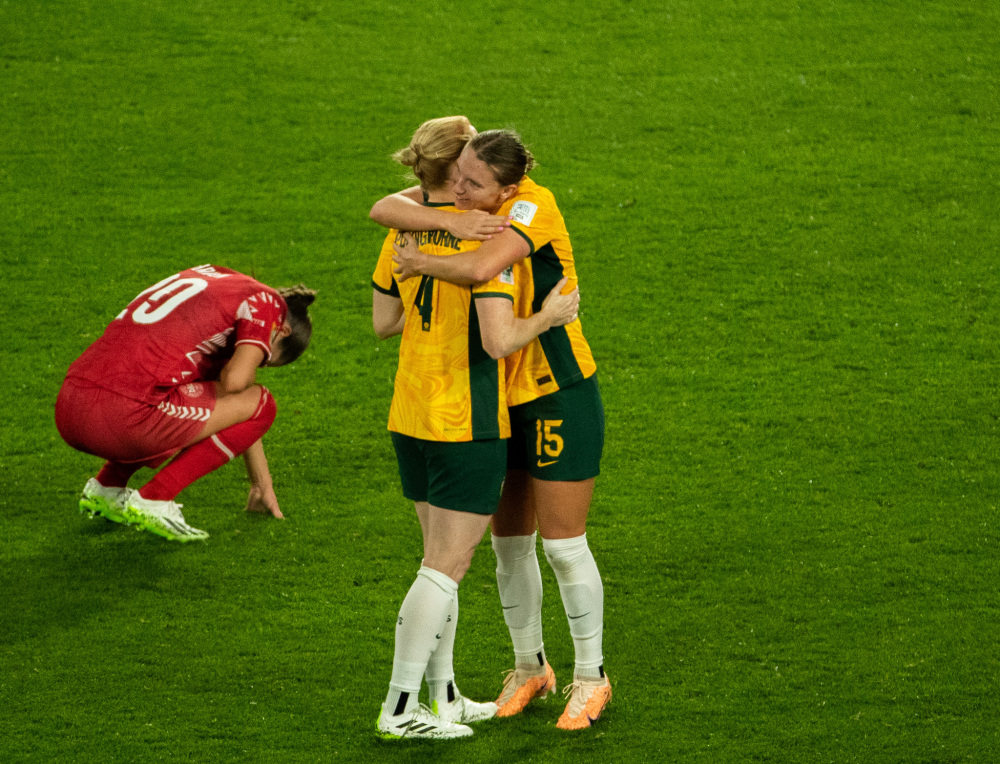 关于澳大利亚队取得关键胜利，晋级八强的信息