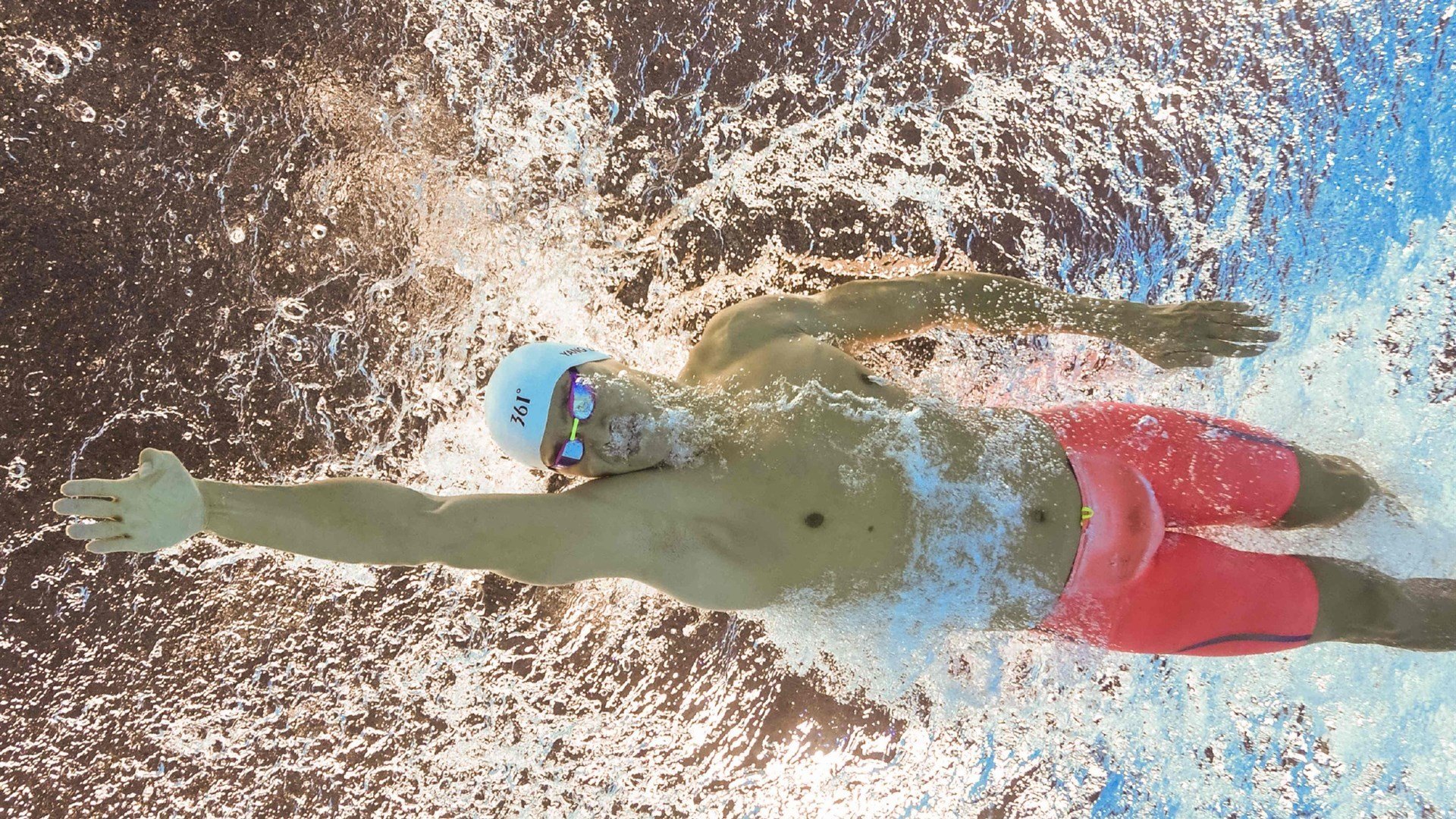 赛道与球场，F1揭幕战与广厦公牛之战的双重奏